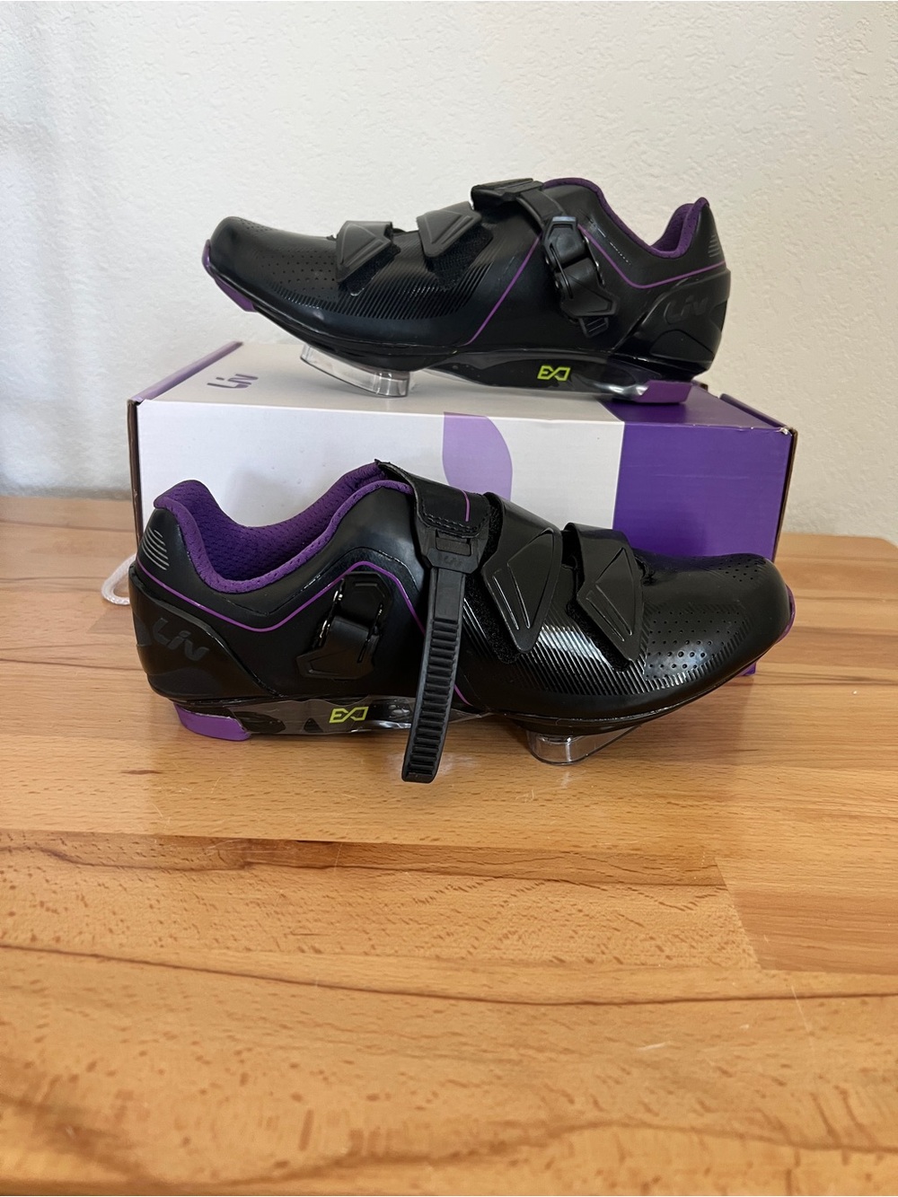 Liv Women's Road Cycling Shoes in Black & Purple Size 39